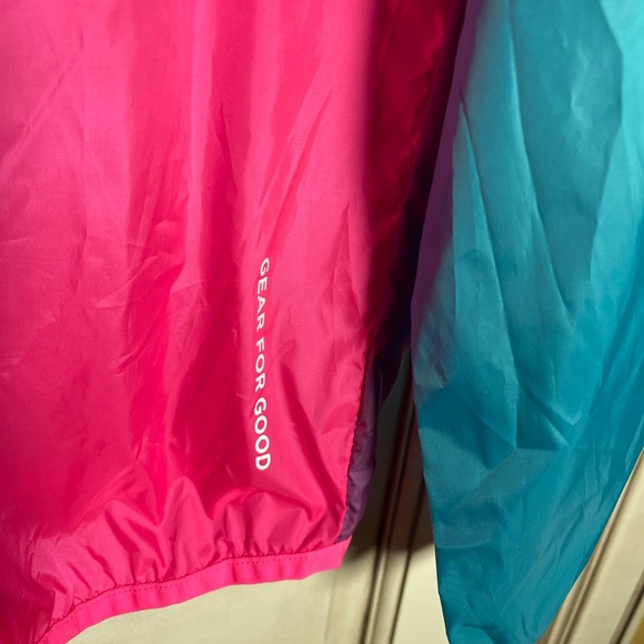 Cotopaxi Women’s Windbreaker Medium Velcro pocket - Picture 3 of 5